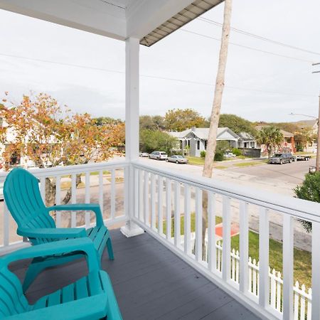 Villa Beautiful Two-Story In Central Galveston, Short Walk To Beach, Near Downtown! | Seas The Breeze Exterior foto
