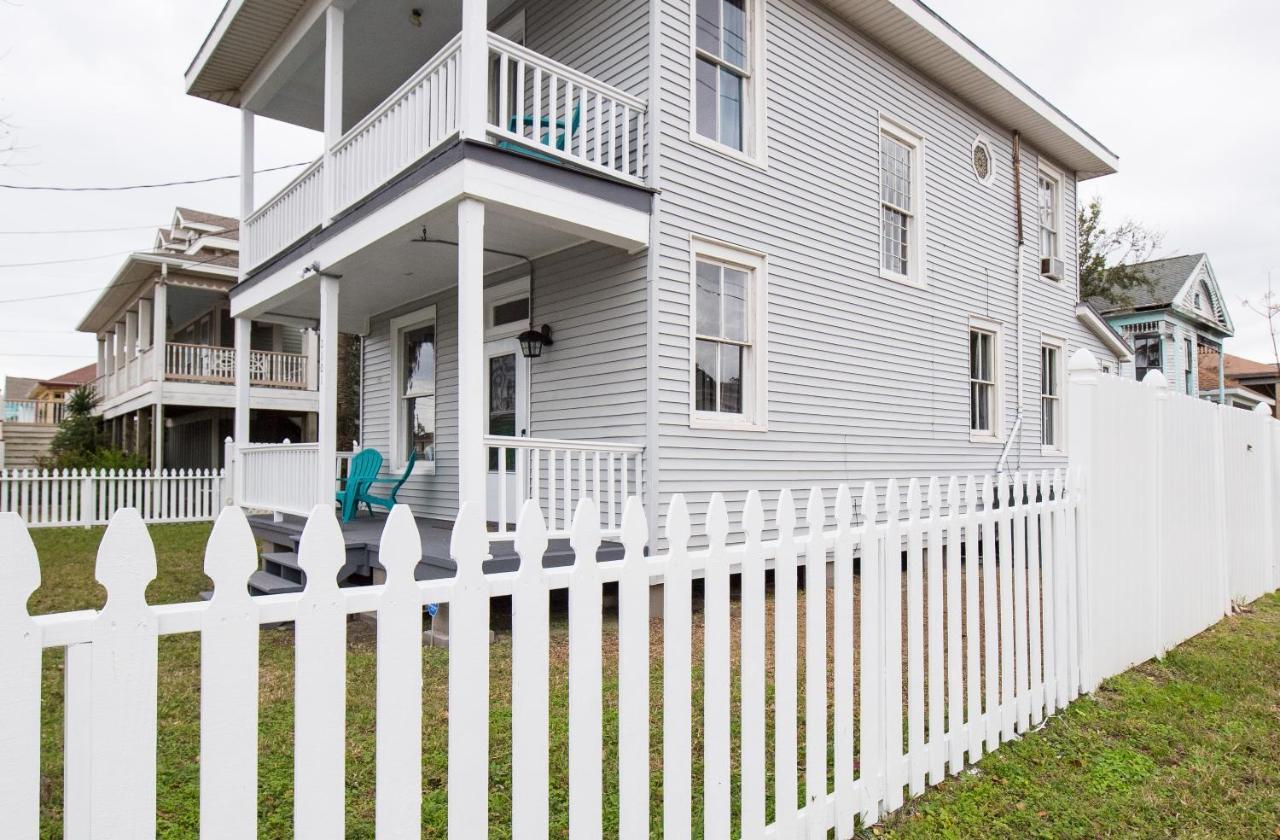 Villa Beautiful Two-Story In Central Galveston, Short Walk To Beach, Near Downtown! | Seas The Breeze Exterior foto