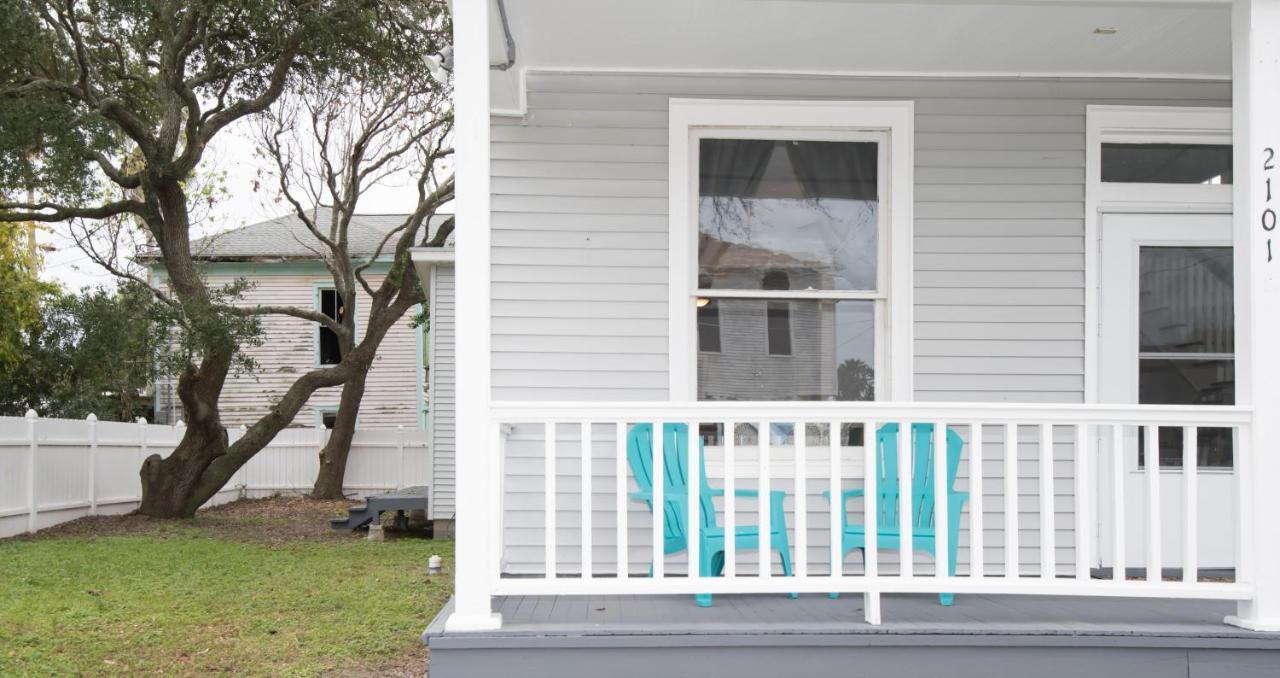 Villa Beautiful Two-Story In Central Galveston, Short Walk To Beach, Near Downtown! | Seas The Breeze Exterior foto