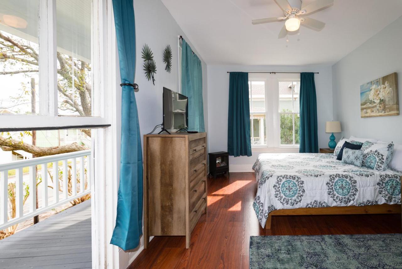 Villa Beautiful Two-Story In Central Galveston, Short Walk To Beach, Near Downtown! | Seas The Breeze Exterior foto